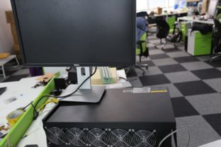 Efficient modular mining rig in operation optimizing electricity consumption